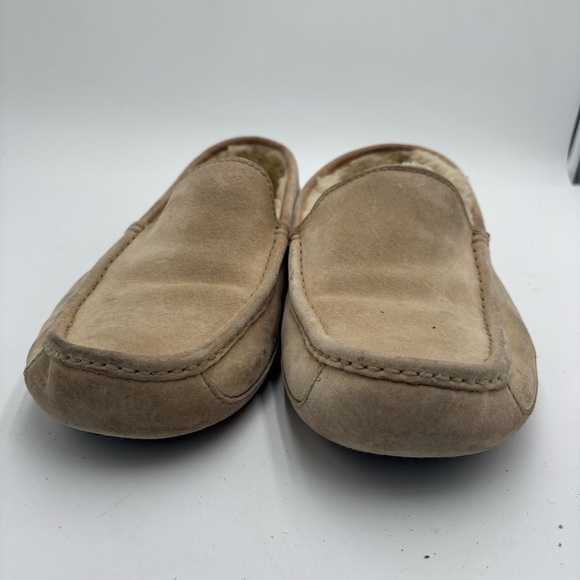 UGG Men’s 9 Cream Tan Leather Slip On Ascot Shearling Lined Slippers